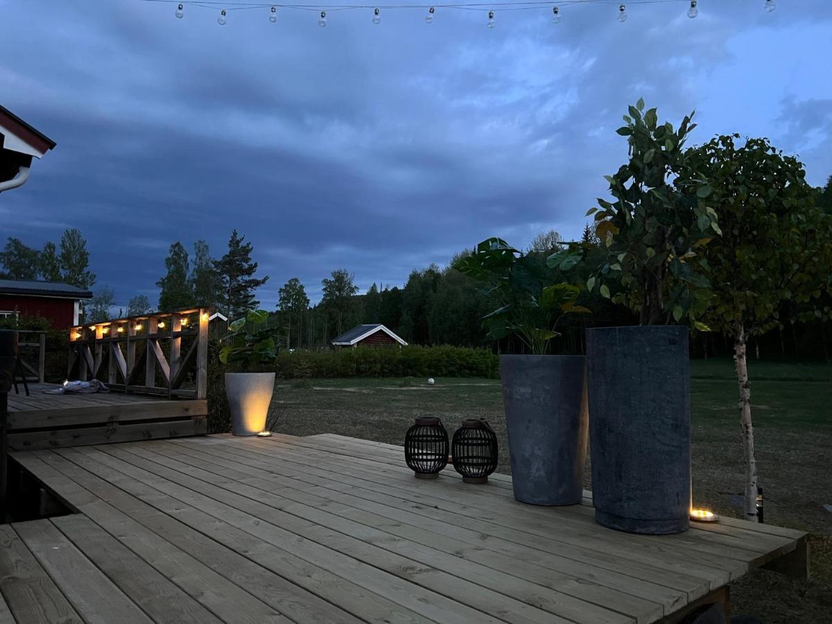 Villa Granhede -Sjoelaege Med Badtunna, Eldstad Med Mera Torsby Exterior foto